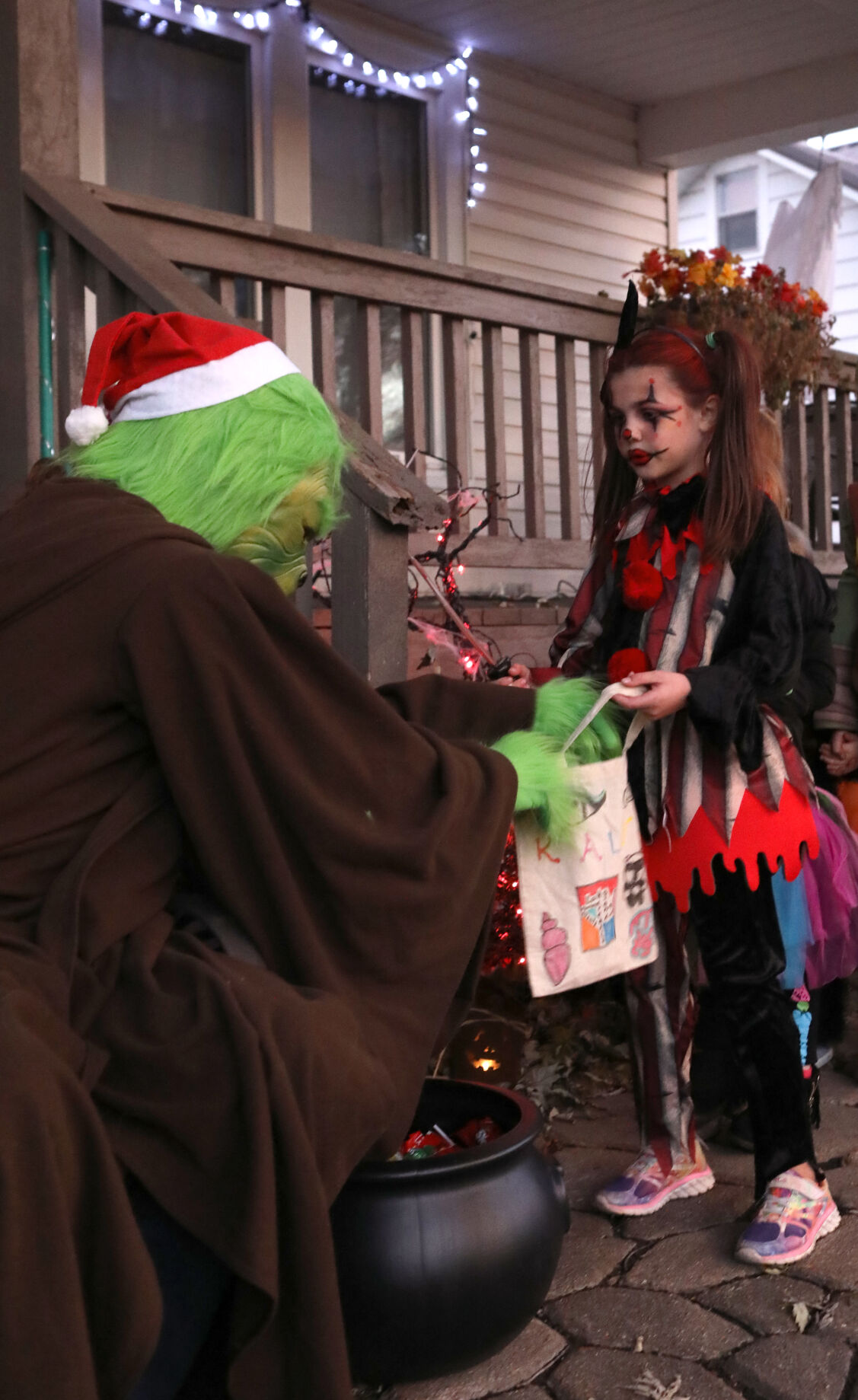 Ava Sullenger receives candy from Jason Pellin
